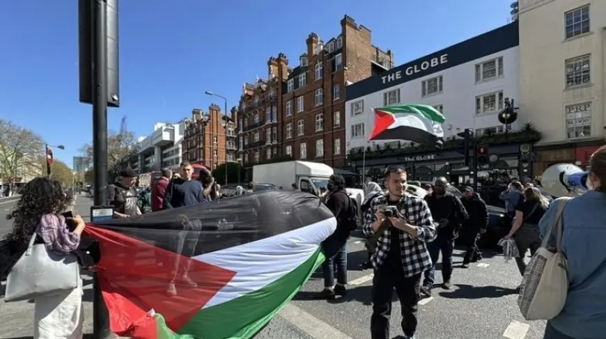 أنصار فلسطين يغلقون شارعا رئيسيا في لندن تضامنا مع غزة
