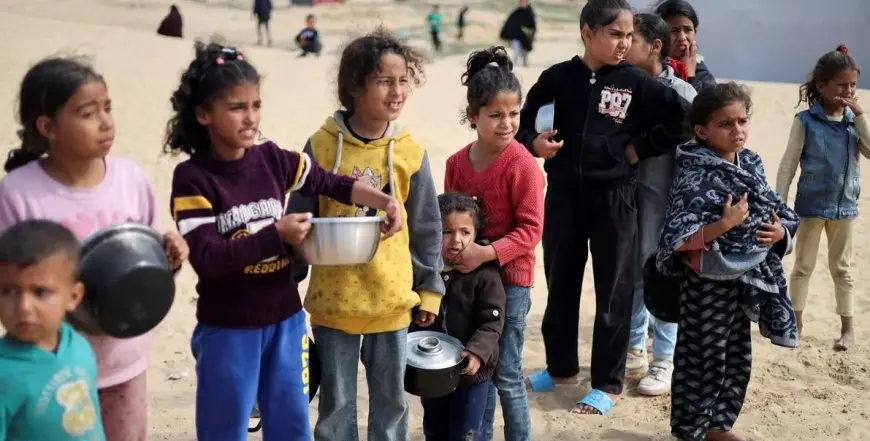 في يومهم.. أطفال غزة بين القتل والتجويع والحرمان من حقوقهم