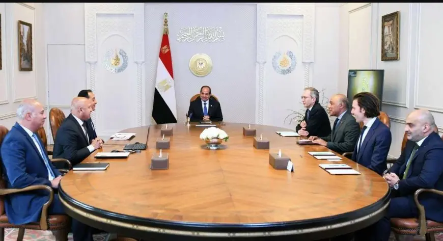 السيسي يجتمع برئيس مجلس إدارة شركة ألستوم الفرنسية لبحث التعاون في مشروعات النقل وتوطين الصناعة بمصر