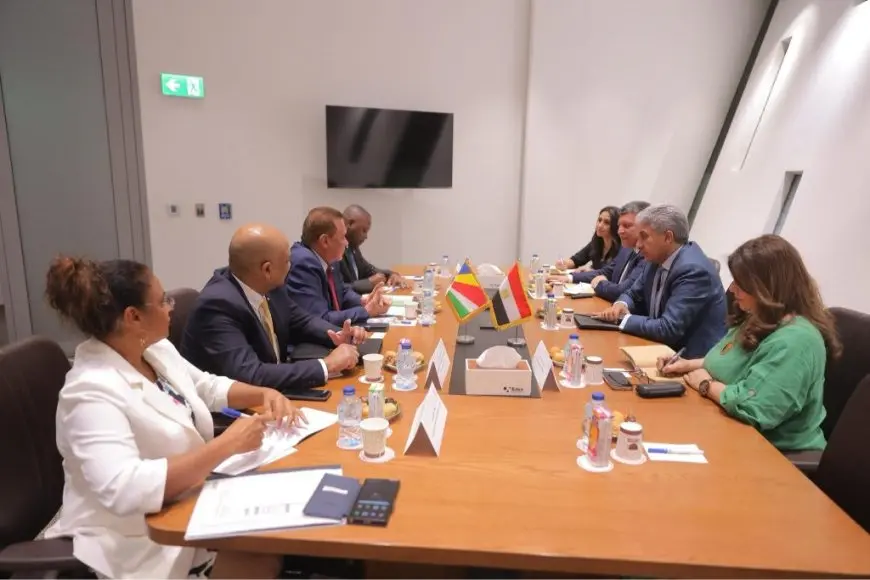 وزير السياحة يبحث مع وزير الخارجية بسيشل تعزيز التعاون السياحي بين البلدين