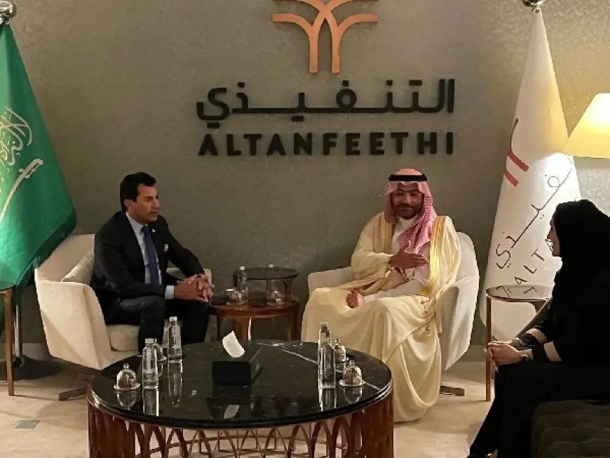 وزير الرياضة يصل الرياض للمشاركة في منتدى الاستثمار الرياضي