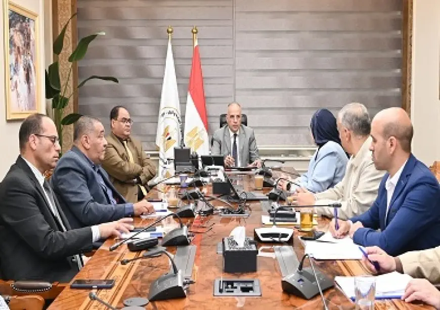 وزير الري: التنسيق بين أجهزة الوزارة ولجنة إنفاذ القانون والمحليات للتعامل مع التعديات على أملاك الوزارة
