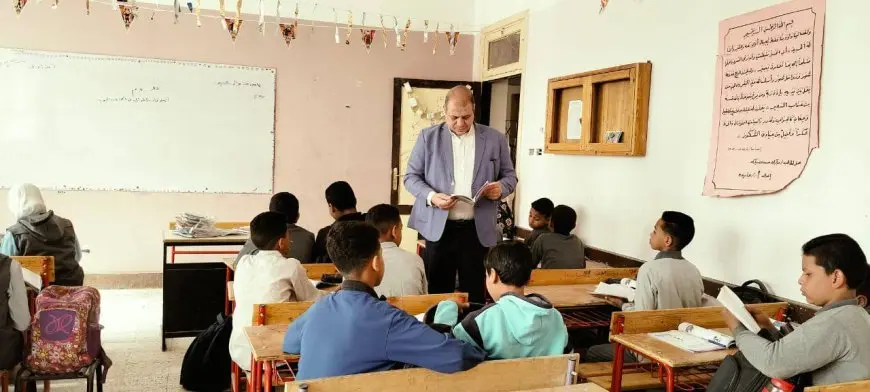 وكيل تعليم قنا يحيل عددا من المعلمين للتحقيق خلال جولة مفاجئة لرصد الانضباط
