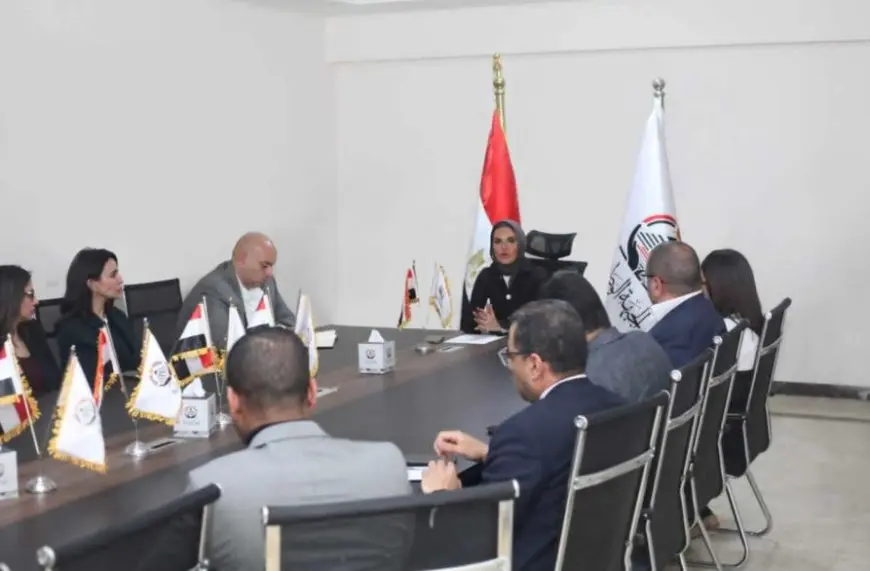 أمانة الاستثمار والشؤون الاقتصادية بحزب الجبهة الوطنية تستعرض خطتها ومبادراتها لخدمة المواطنين
