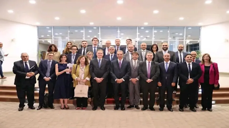 وزير الاتصالات يبحث مع وفد جمعية رجال الأعمال الفرنسية جذب استثمارات فرنسية جديدة