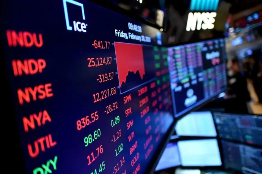 تراجع جماعي للمؤشرات الأمريكية بعد تلاشي آمال المستثمرين في تأجيل الرسوم الجمركية