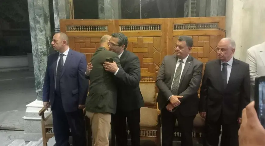 وزراء وشخصيات عامة ونواب يقدمون واجب العزاء فى شقيقة نقيب الصحفيين