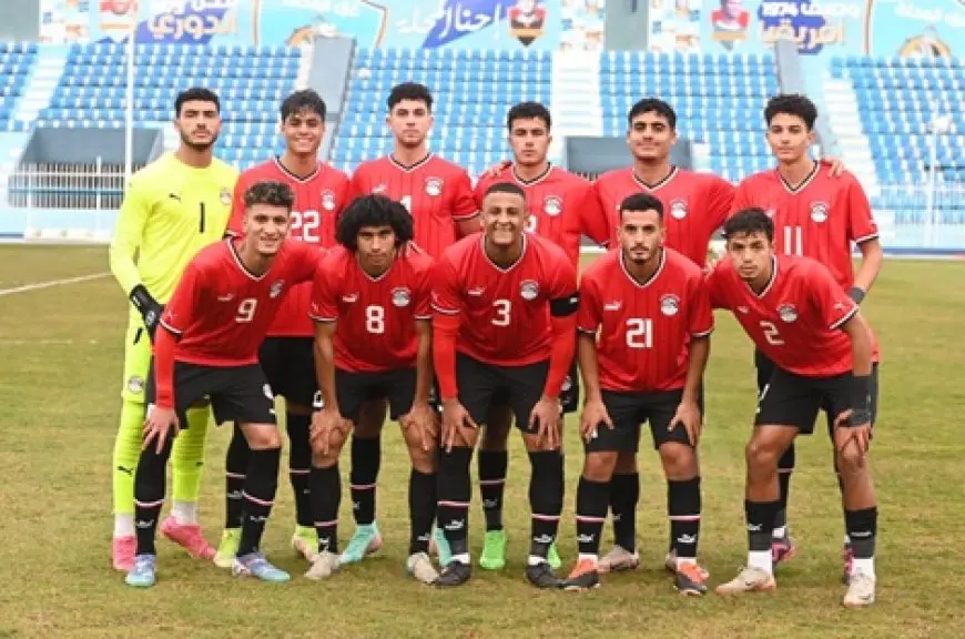 منتخب الناشئين بزيه التقليدي أمام أنجولا في الملحق الأفريقي