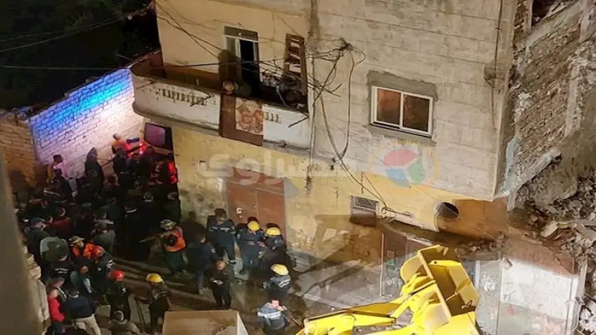 انتشال جثة سيدة من أسفل أنقاض عقار الإسكندرية.. وتوقف أعمال البحث- فيديو وصور