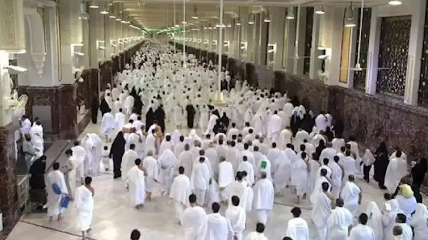 بدءً من الاثنين.. السعودية تمنع دخول المعتمرين إلى المملكة، ما السبب؟