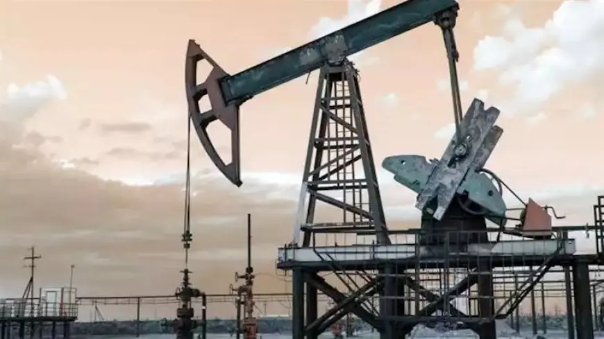 النفط يرتفع مع احتمال استثناء السيارات من رسوم ترامب الجمركية