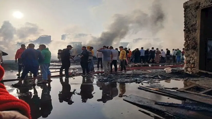 “الدخان في كل مكان”.. 25 صورة ترصد آثار حريق مخازن خشب الشرابية