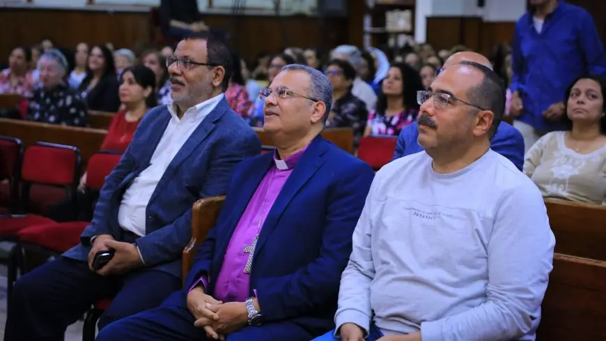 رئيس الطائفة الإنجيلية يشارك شعب الكنيسة الإنجيلية بعين شمس احتفال خميس العهد