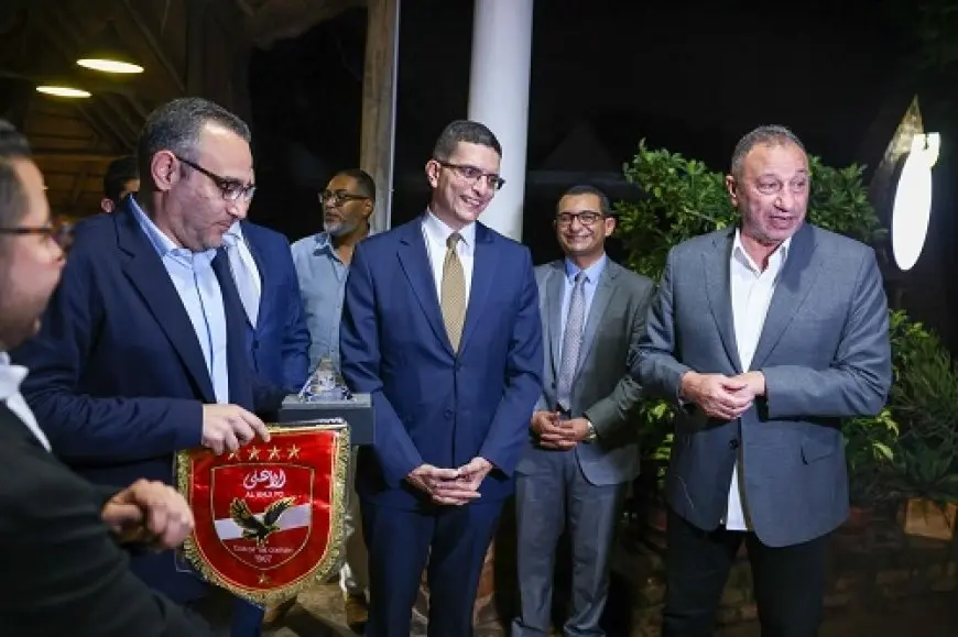 بحضور الخطيب.. وفد الأهلي يلبي دعوة السفارة المصرية قبل مواجهة صن داونز