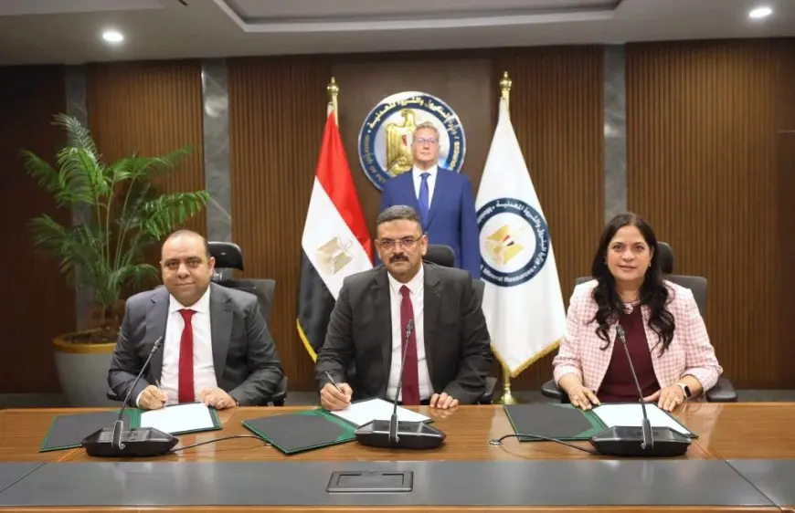 توقيع نموذج اتفاقية مع شركة أنجلو جولد أشانتي لاستغلال الذهب والمعادن المصاحبة