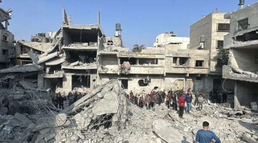 الدفاع المدني في غزة يستنكر تدمير الاحتلال 9 رافعات داخل مقر بلدية جباليا النزلة شمال القطاع