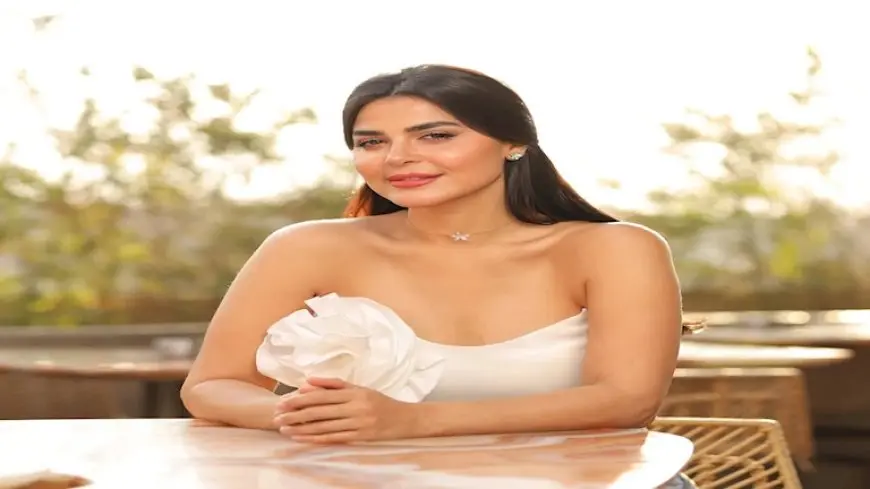 بإطلالة جريئة.. رانيا منصور تخطف الأنظار (صور)