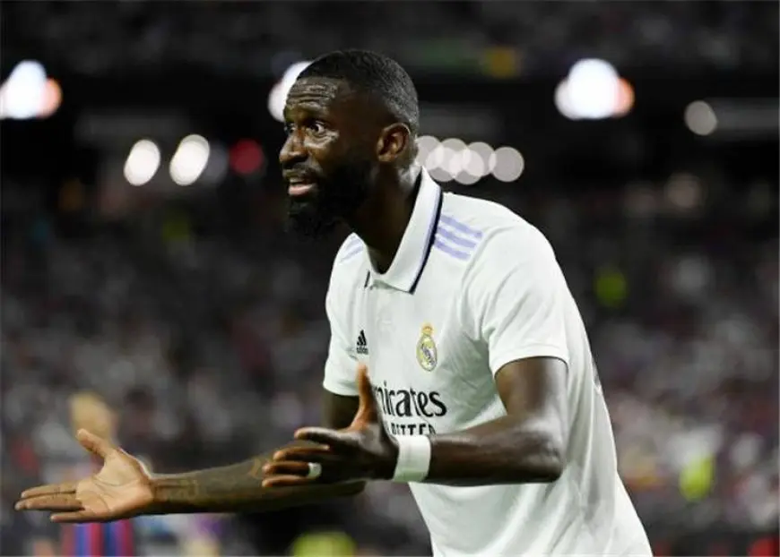 إيقاف روديجر مدافع ريال مدريد 6 مباريات بسبب زجاجة مياه