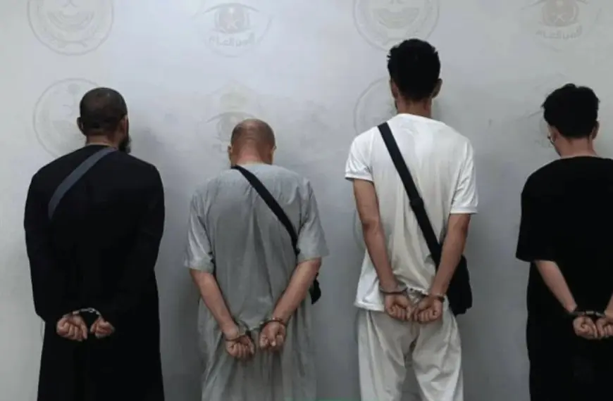 السعودية: القبض على 4 صينيين لنشرهم إعلانات حملات حج وهمية