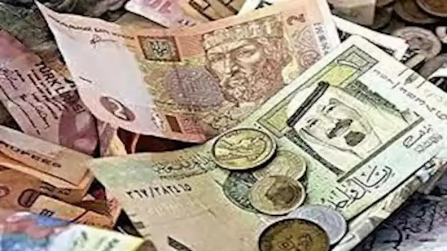 منها الدرهم الإماراتي.. انخفاض أسعار 4 عملات عربية بتعاملات اليوم