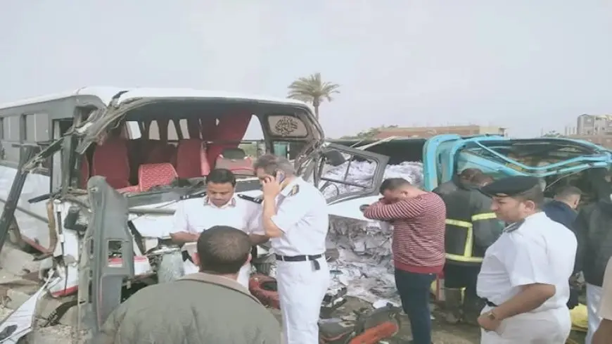 “الأتوبيس دخل في النقل”.. مصرع 2 وإصابة 15 في حادث مروع أعلى الطريق الإقليمي بالمنوفية- صور