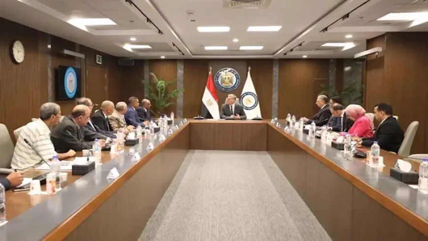 وزير البترول يبحث مع النقابة العامة للمناجم والمحاجر التعاون في تطوير قطاع التعدين
