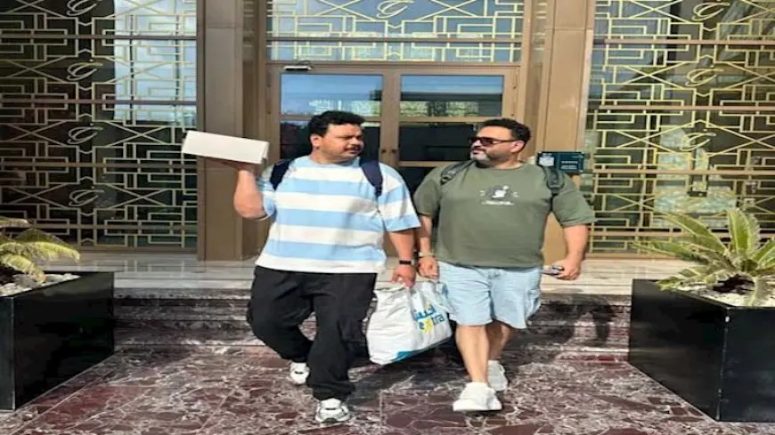 قبل عرض مسرحية “ألف تيتة وتيتة”.. موقف طريف يجمع أكرم حسني ومصطفى غريب