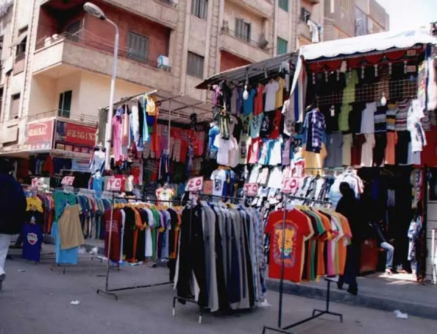 سوق البالة في مصر.. ملجأ للمواطنين وتهديد للمصانع المحلية