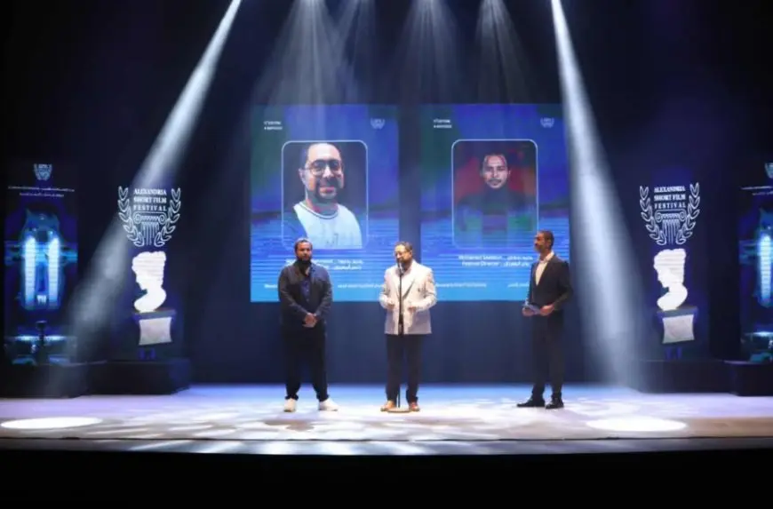 إهداء درع مهرجان الإسكندرية للفيلم القصير إلى الدكتور يوسف العميري