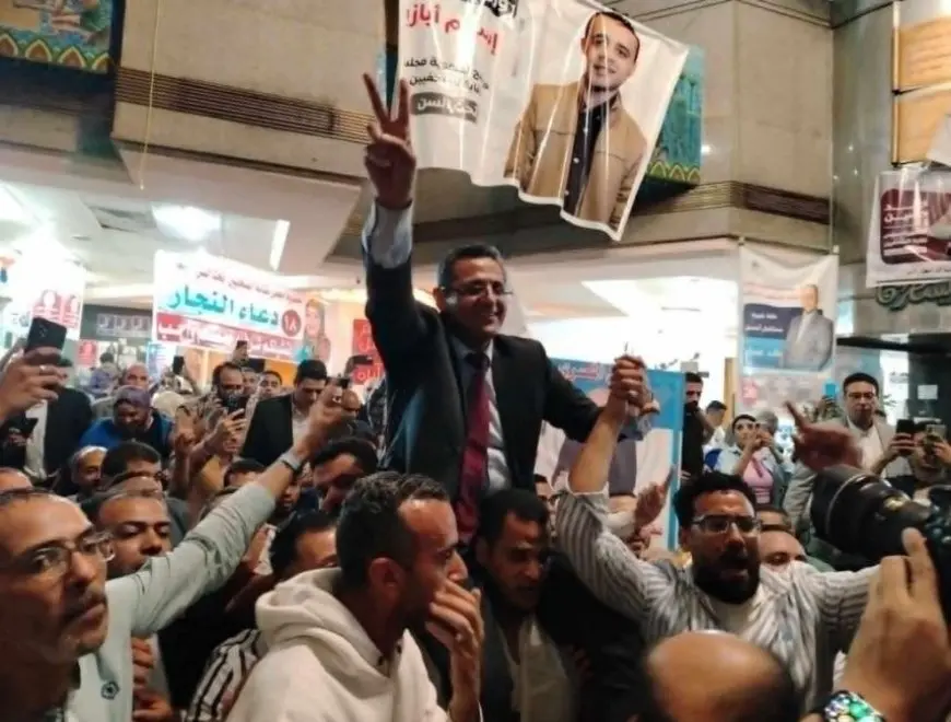 انتخابات نقابة الصحفيين.. أنصار خالد البلشي يحتفلون بفوزه نقيبا ويهتفون: عاشت حرية الصحافة