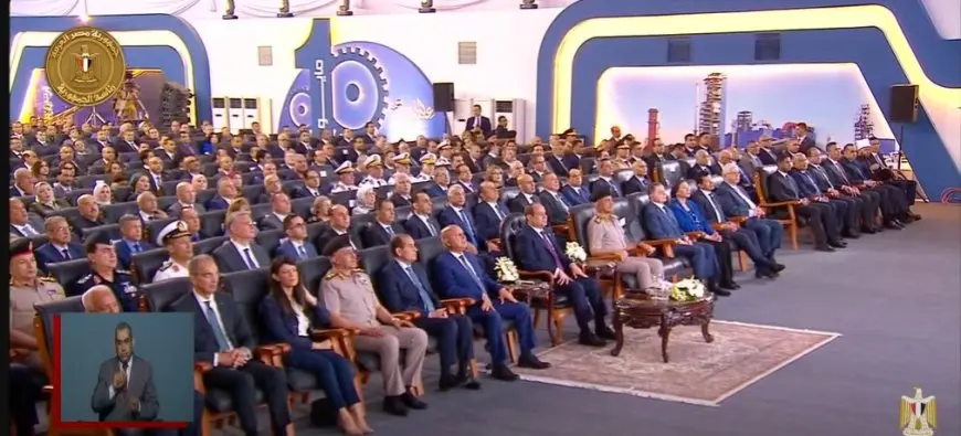 احتفالية عيد العمال.. الرئيس السيسي يشاهد فيلما تسجيليا بعنوان أياد كريمة