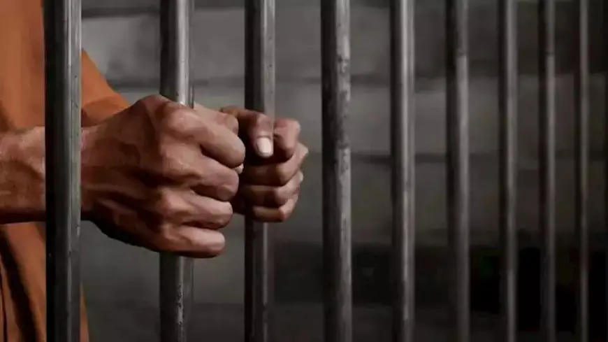 اتهام معلم بالتحرش بـ 3 طالبات في الإسكندرية والنيابة تقرر حبسه