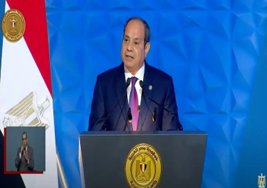 الرئيس السيسي يعلن التوقيع على إصدار قانون العمل الجديد