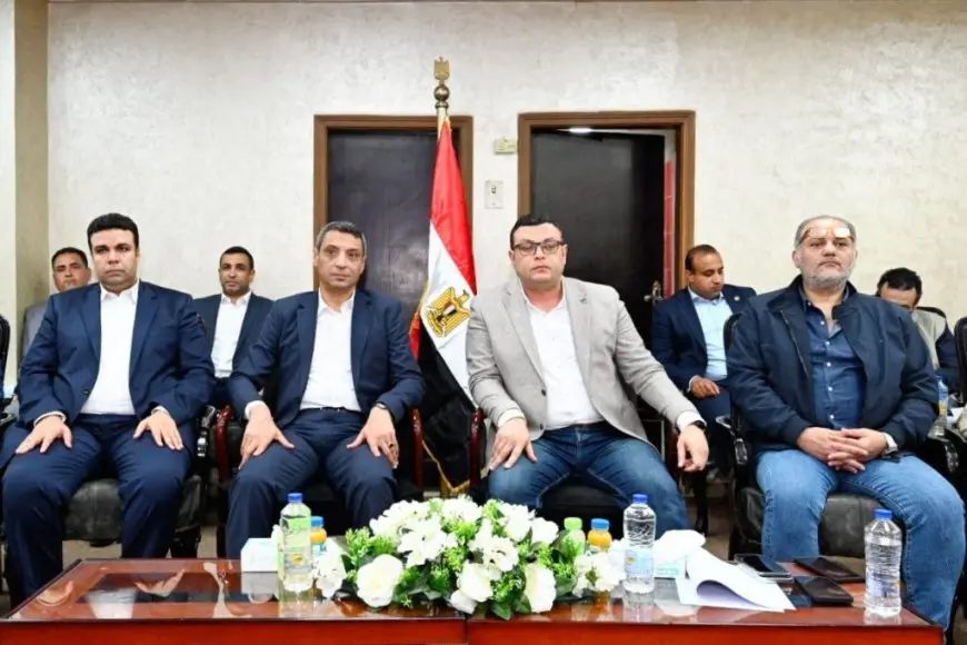 وزير الإسكان يتابع موقف مشروع خط المياه المغذي لمدينة السلام والسويس الجديدة