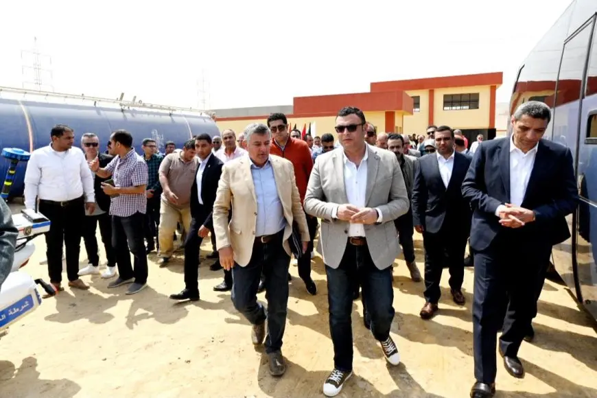 وزير الإسكان ومحافظ السويس يتفقدان رافع مياه السخنة