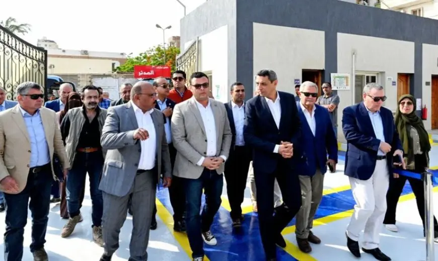 وزير الإسكان يتفقد محطتي رفع صرف صحي بحي السويس
