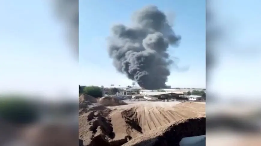 حريق كبير في مخزن للإطارات والكرتون بمدينة مشهد الإيرانية (فيديو)