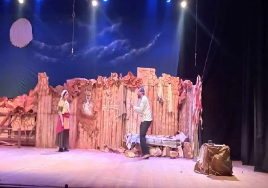 The Dung.. عرض مسرحي يجسد مأساة الجندي المنهزم في مهرجان نوادي المسرح