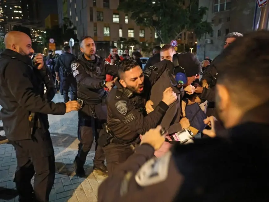 إعلام عبري: العثور على قنبلة موقوتة ملفوفة بعلم إسرائيل في تل أبيب