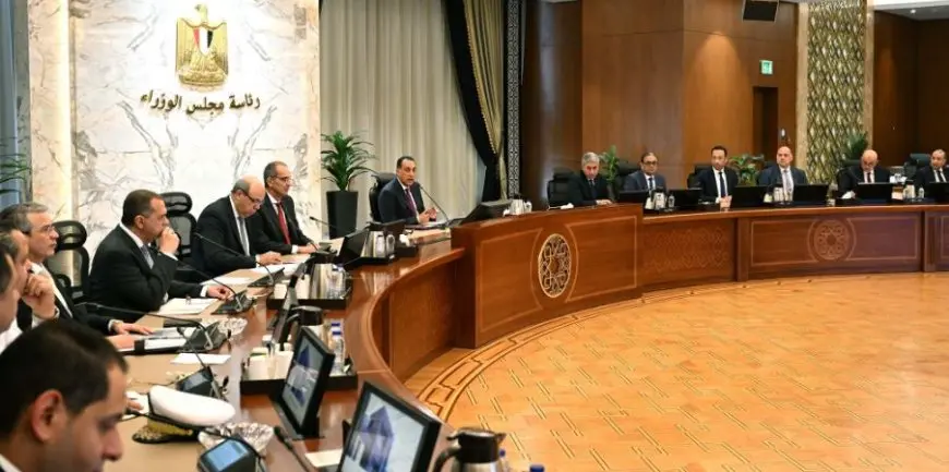رئيس الوزراء يتابع خطوات تيسير إجراءات دخول السائحين بالمطارات والمنافذ المختلفة