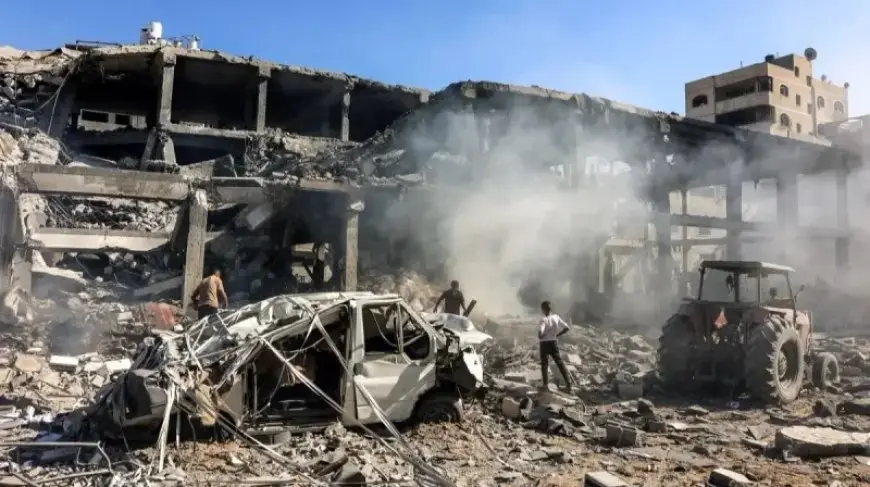 جيش الاحتلال يواصل نسف المباني السكنية في شمال وجنوب قطاع غزة