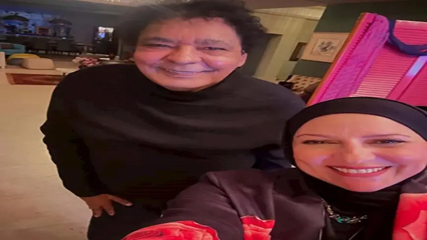دعاء فاروق تكشف كواليس زيارتها للكينج محمد منير في منزله.. صور