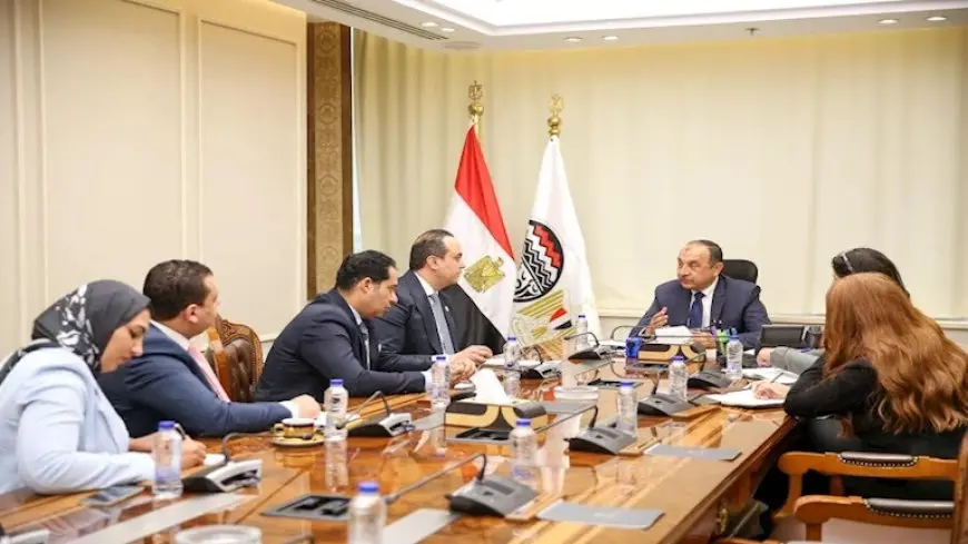 وزير قطاع الأعمال يبحث مع “التأمين الصحي” توفير احتياجاته من خلال الشركات القابضة