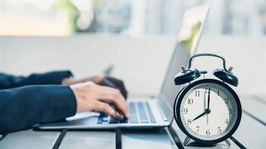 إسبانيا.. الحكومة توافق على مشروع قانون لخفض ساعات العمل الأسبوعية