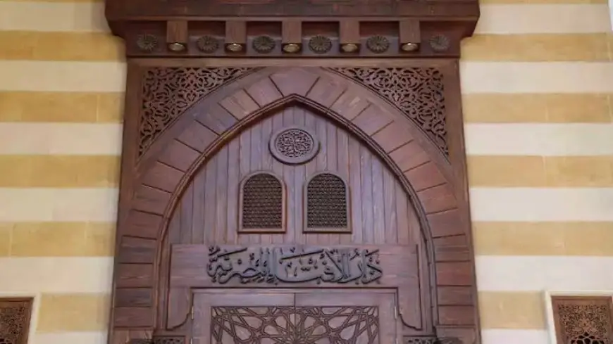هل انكشاف أسفل الظهر وجزء من العورة يبطل الصلاة؟.. الإفتاء توضح