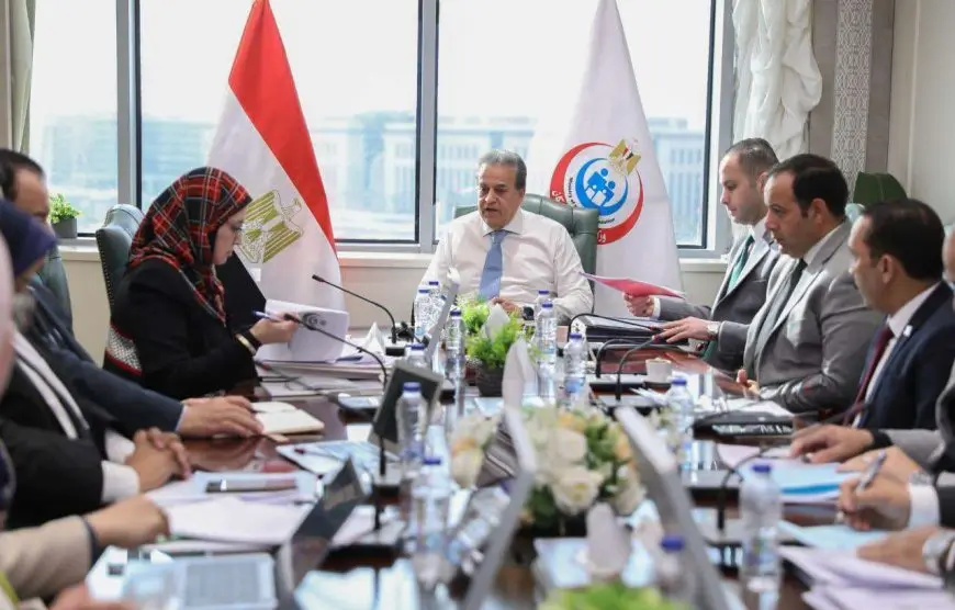 وزير الصحة والسكان يناقش مشروع موازنة قطاع الصحة للعام المالي 2025-2026