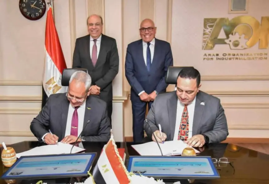 وزير الطيران ورئيس العربية للتصنيع يشهدان توقيع بروتوكول تعاون لتصنيع محاكيات الطيران