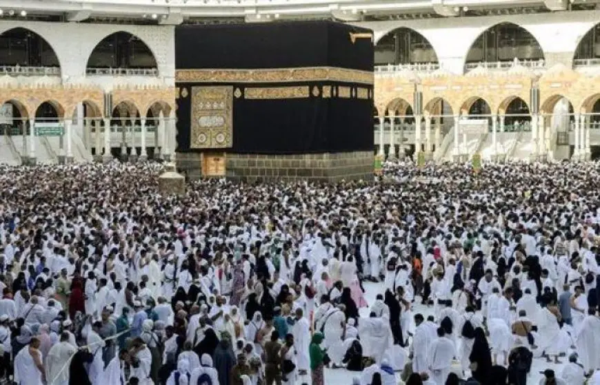 السعودية تفرض غرامة 100 ألف ريال بحق ناقلي حاملي تأشيرات الزيارة إلى مكة خلال موسم الحج