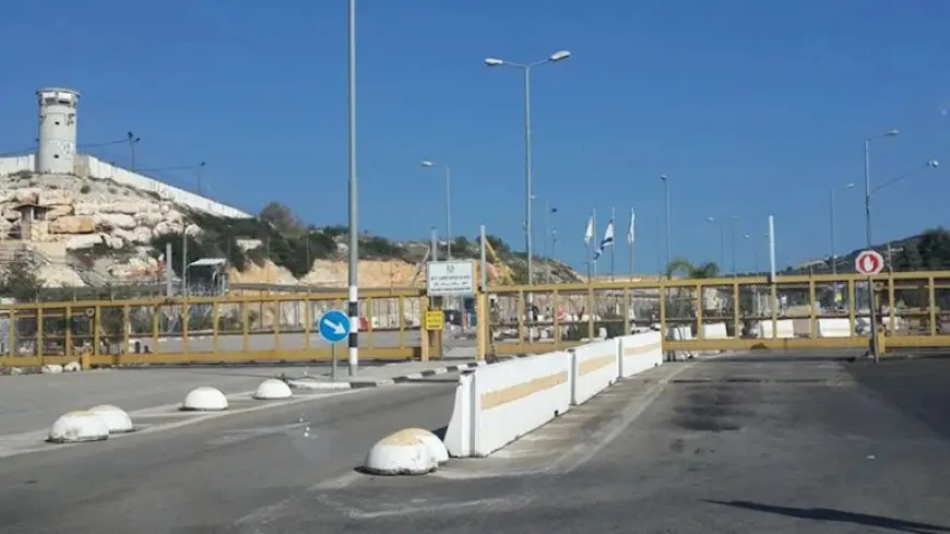 إعلام عبري: 4 جرحى بإطلاق نار على معبر الريحان شمال الضفة