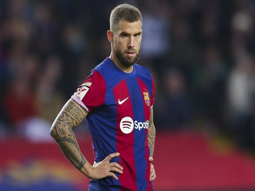 مارتينيز لاعب برشلونة ينفي قيامه بالبصق على أتشيربي